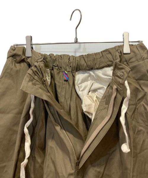 is-ness（イズネス）is-ness (イズネス) バルーンイージーパンツ ベージュ サイズ:表記不明の古着・服飾アイテム