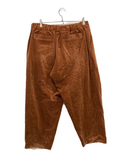 is-ness（イズネス）is-ness (イズネス) CORDUROY TUCK TROUSERS ブラウン サイズ:Mの古着・服飾アイテム