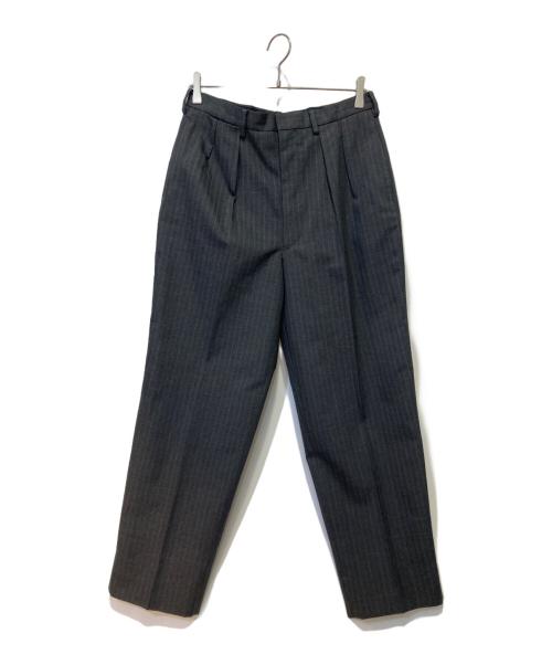 MAATEE&SONS（マーティーアンドサンズ）MAATEE&SONS (マーティーアンドサンズ) 2 IN-TUCK TAPERED TROUSER グレー サイズ:2の古着・服飾アイテム