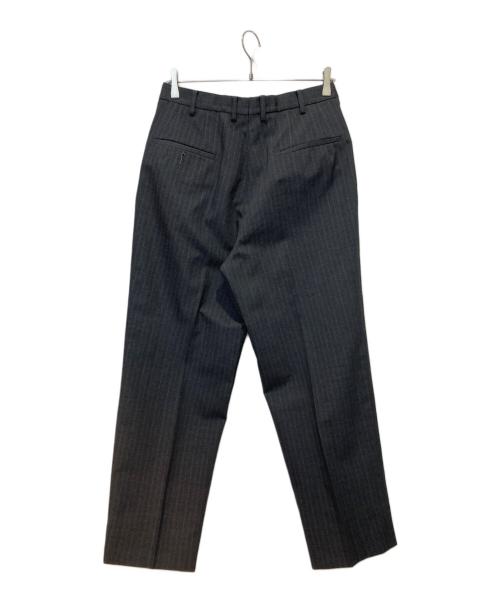 MAATEE&SONS（マーティーアンドサンズ）MAATEE&SONS (マーティーアンドサンズ) 2 IN-TUCK TAPERED TROUSER グレー サイズ:2の古着・服飾アイテム