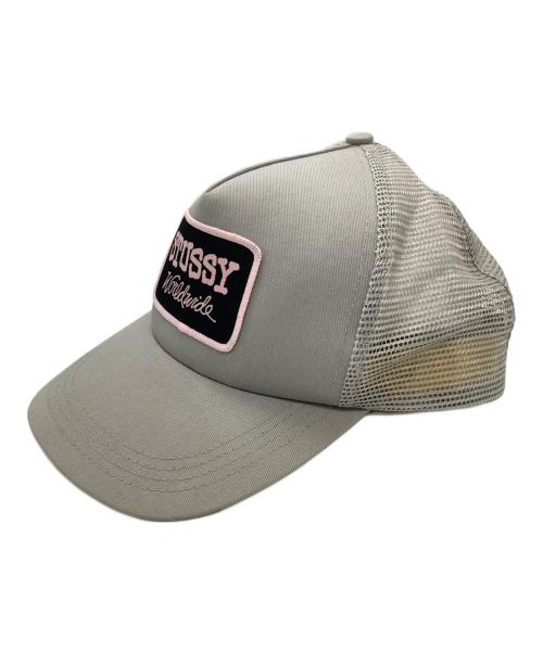 stussy（ステューシー）stussy (ステューシー) 90’s worldwide ワッペンメッシュキャップ グレー×ピンクの古着・服飾アイテム
