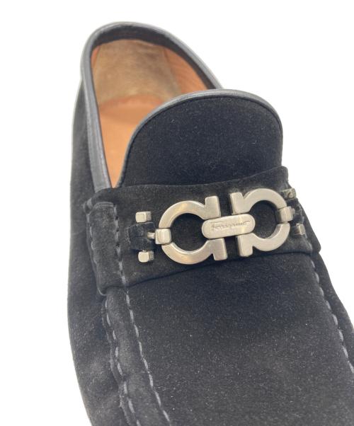 Salvatore Ferragamo（サルヴァトーレ フェラガモ）Salvatore Ferragamo (サルヴァトーレ フェラガモ) スウェードローファー ブラック サイズ:6 1/2の古着・服飾アイテム