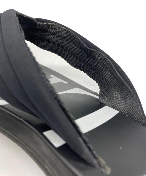 VALENTINO（ヴァレンティノ）VALENTINO (ヴァレンティノ) スタッズビーチサンダル ブラック サイズ:41の古着・服飾アイテム