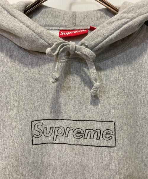 SUPREME（シュプリーム）Supreme (シュプリーム) KAWS (カウズ) chalk box logo hooded グレー サイズ:Sの古着・服飾アイテム