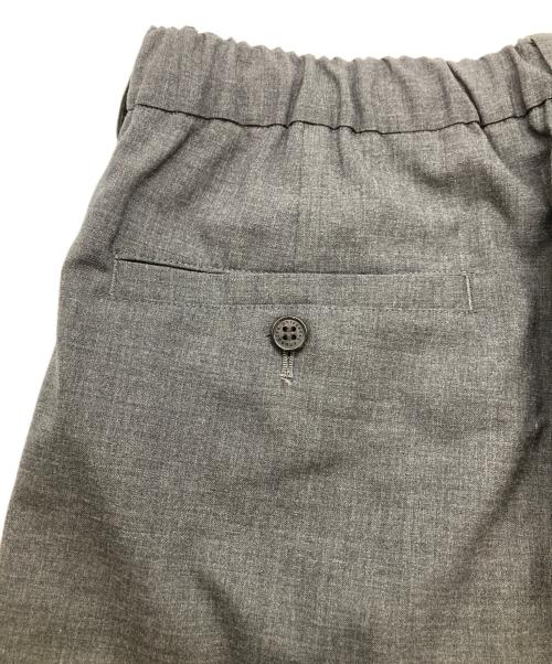 UNIVERSAL PRODUCTS.（ユニバーサルプロダクツ）UNIVERSAL PRODUCTS. (ユニバーサルプロダクツ) WOOL EASY TROUSER グレー サイズ:2の古着・服飾アイテム