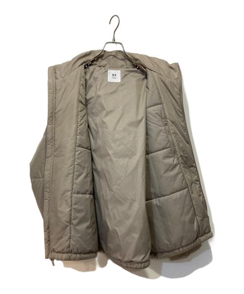 UNDER ARMOUR（アンダーアーマー）UNDER ARMOUR (アンダーアーマー) UNITED ARROWS (ユナイテッドアローズ) パディングフルジップブルゾン ベージュ サイズ:Ｌの古着・服飾アイテム