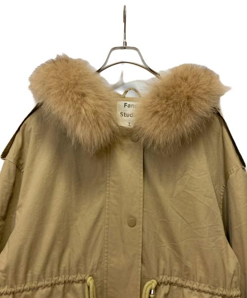Fano Studios（ファノ ストゥディオズ）Fano Studios (ファノ ストゥディオズ) Fox fur military middle coat ベージュ サイズ:Ｌの古着・服飾アイテム
