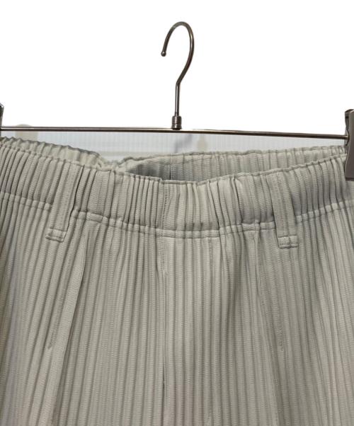 HOMME PLISSE ISSEY MIYAKE（オム プリッセ イッセイ ミヤケ）HOMME PLISSE ISSEY MIYAKE (オム プリッセ イッセイ ミヤケ) COMPLEAT TROUSERS ライトグレー サイズ:2の古着・服飾アイテム