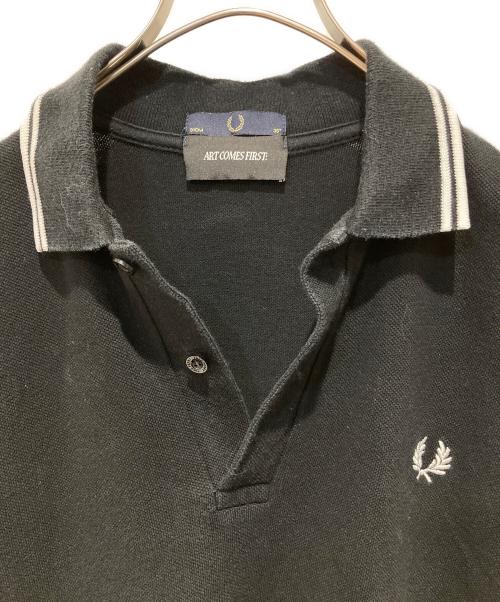 FRED PERRY（フレッドペリー）FRED PERRY (フレッドペリー) ART COMES FIRST (アートカムズファースト) ポロシャツ ブラック サイズ:36の古着・服飾アイテム