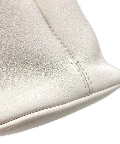 PRADA（プラダ）PRADA (プラダ) バックルダブルベルトハンドバッグ ホワイトの古着・服飾アイテム