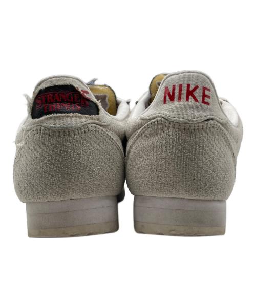 NIKE（ナイキ）NIKE (ナイキ) STRANGER THINGS (ストレンジャーシングス) コラボスニーカー アイボリー×インディゴ サイズ:26.5の古着・服飾アイテム