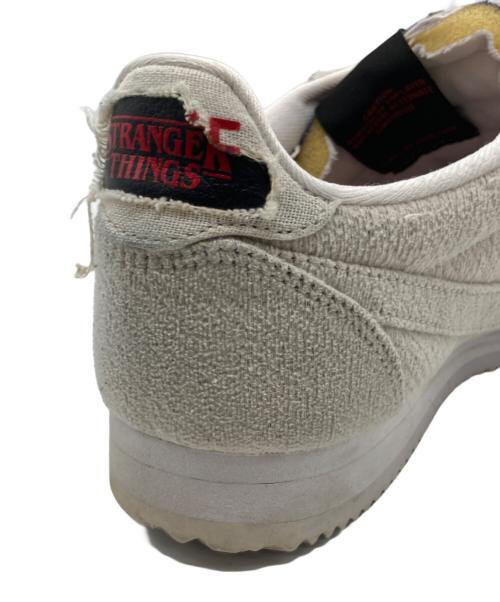 NIKE（ナイキ）NIKE (ナイキ) STRANGER THINGS (ストレンジャーシングス) コラボスニーカー アイボリー×インディゴ サイズ:26.5の古着・服飾アイテム