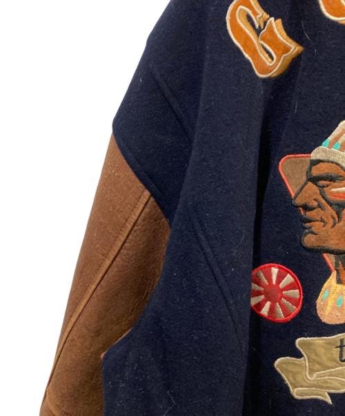 GUESS（ゲス）GUESS (ゲス) インディアン刺繍スタジャン ネイビー×ブラウン サイズ:Lの古着・服飾アイテム