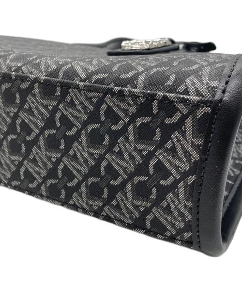 MICHAEL KORS（マイケル・コース）MICHAEL KORS (マイケル・コース) ジジ スモール メタリック エンパイア モノグラム メッセンジャーバッグ ブラックの古着・服飾アイテム