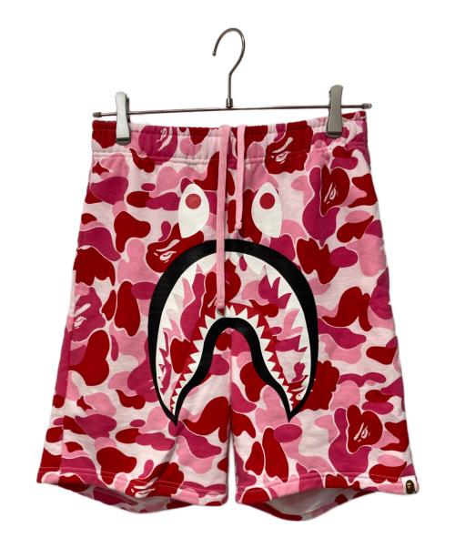 A BATHING APE（アベイシングエイプ）A BATHING APE (アベイシングエイプ) Camo Shark Sweat Shorts レッド サイズ:Sの古着・服飾アイテム