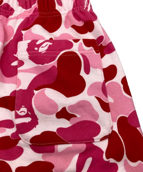 A BATHING APE（アベイシングエイプ）A BATHING APE (アベイシングエイプ) Camo Shark Sweat Shorts レッド サイズ:Sの古着・服飾アイテム