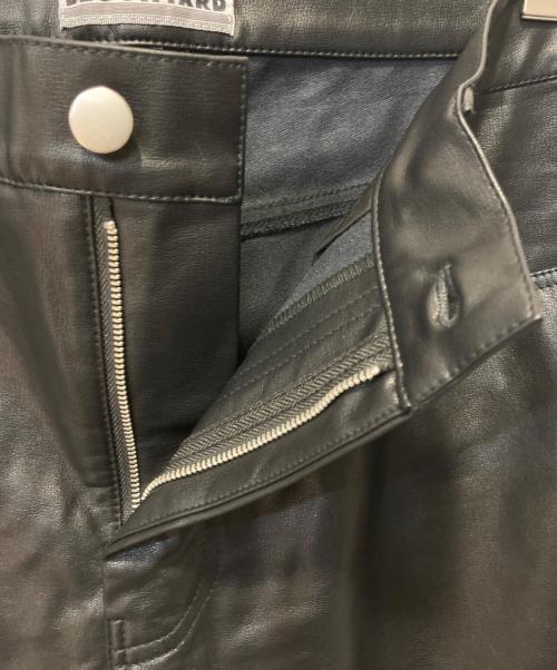 BLOOMYARD（ブルームヤード）BLOOMYARD (ブルームヤード) MULTI STUDS V LEATHER SHORTS ブラック サイズ:Mの古着・服飾アイテム