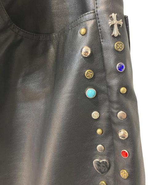 BLOOMYARD（ブルームヤード）BLOOMYARD (ブルームヤード) MULTI STUDS V LEATHER SHORTS ブラック サイズ:Mの古着・服飾アイテム