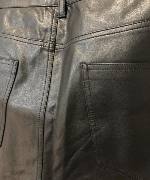 BLOOMYARD（ブルームヤード）BLOOMYARD (ブルームヤード) MULTI STUDS V LEATHER SHORTS ブラック サイズ:Mの古着・服飾アイテム