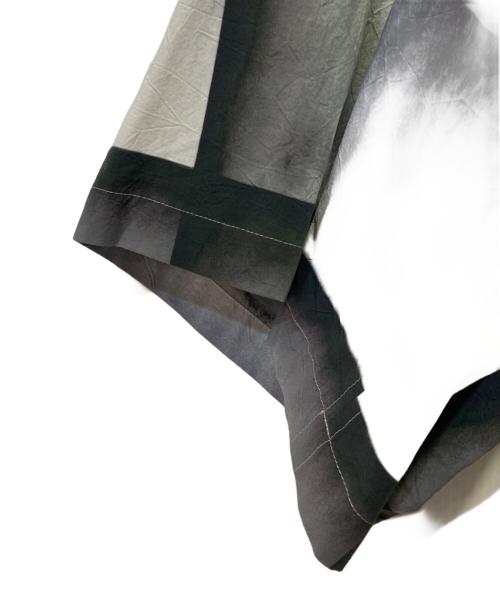 ISSEY MIYAKE（イッセイミヤケ）ISSEY MIYAKE (イッセイミヤケ) プルオーバーシャツ グレー サイズ:不明の古着・服飾アイテム