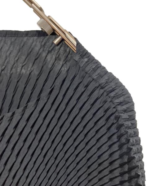 ISSEY MIYAKE（イッセイミヤケ）ISSEY MIYAKE (イッセイミヤケ) プリーツブラウス ブラック サイズ:FREEの古着・服飾アイテム