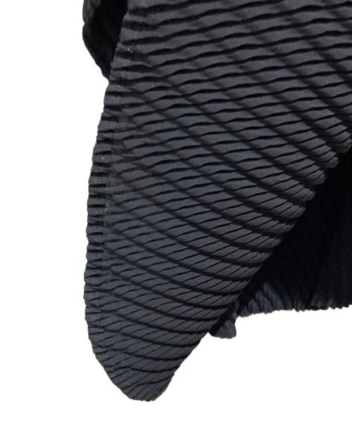 ISSEY MIYAKE（イッセイミヤケ）ISSEY MIYAKE (イッセイミヤケ) プリーツブラウス ブラック サイズ:FREEの古着・服飾アイテム
