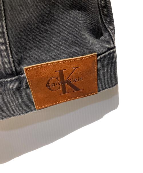 Calvin Klein Jeans（カルバンクラインジーンズ）Calvin Klein Jeans (カルバンクラインジーンズ) ブラックデニムトラッカージャケット グレー サイズ:XSの古着・服飾アイテム