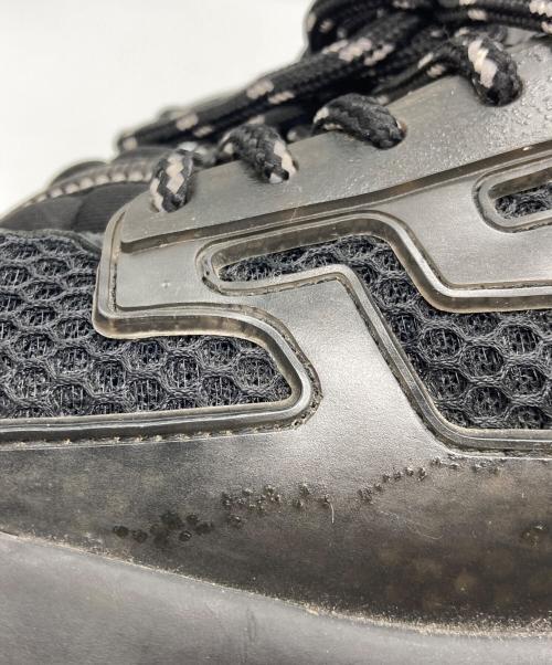 VERSACE（ヴェルサーチェ）VERSACE (ヴェルサーチェ) スニーカー ブラック サイズ:42の古着・服飾アイテム