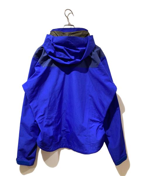 ARC'TERYX（アークテリクス）ARC'TERYX (アークテリクス) BETA AR ジャケット ブルー×ネイビー サイズ:Ｓの古着・服飾アイテム