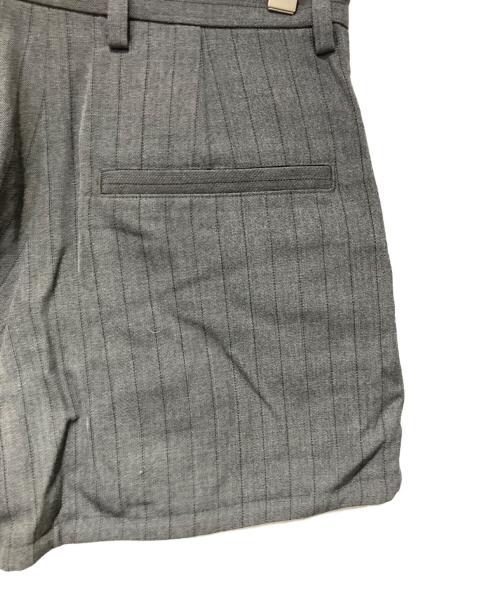 MIHARA YASUHIRO（ミハラヤスヒロ）MIHARA YASUHIRO (ミハラヤスヒロ) Triple Layered Stripe Shorts グレー サイズ:38の古着・服飾アイテム