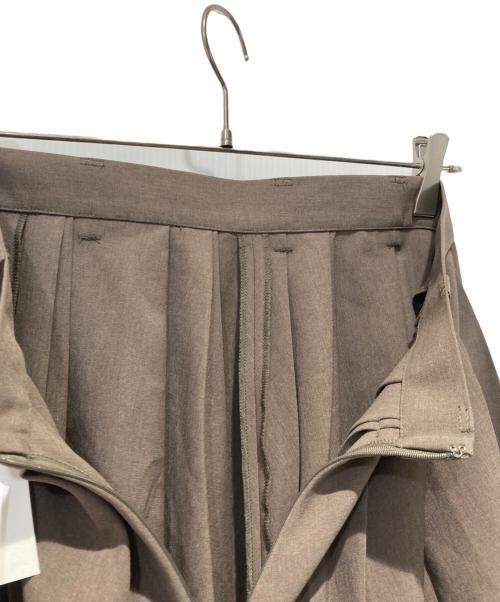 Mila Owen（ミラオーウェン）Mila Owen (ミラオーウェン) ダブルウエストランダムプリーツスカート カーキの古着・服飾アイテム