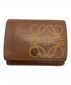 LOEWEロエベ）の古着「コンパクトアナグラムミニウォレット」｜ブラウン