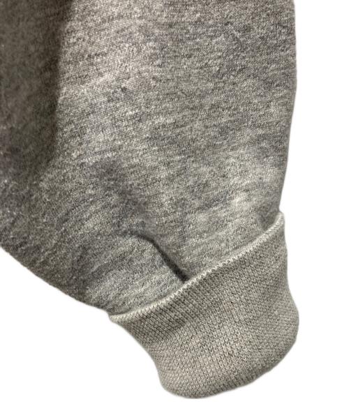 BUTCHER PRODUCTS（ブッチャープロダクツ）BUTCHER PRODUCTS (ブッチャープロダクツ) 後付け両Vプルオーバーパーカー グレー サイズ:36の古着・服飾アイテム