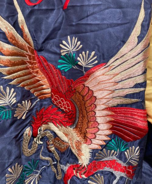 東洋エンタープライズ（トウヨウエンタープライズ）東洋エンタープライズ (トウヨウエンタープライズ) 虎×赤鷲リバーシブルサテンスカジャン ネイビー×パープル サイズ:Mの古着・服飾アイテム