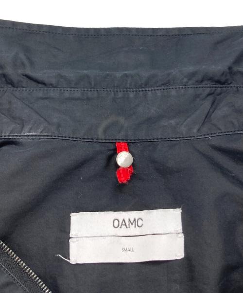 OAMC（オーエーエムシー）OAMC (オーエーエムシー) ハーフジップシャツ ブラック サイズ:Sの古着・服飾アイテム