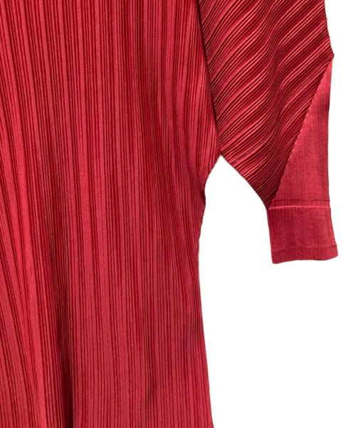 PLEATS PLEASE（プリーツプリーズ）PLEATS PLEASE (プリーツプリーズ) ハイネックドルマンスリーブプリーツカットソー レッド サイズ:３の古着・服飾アイテム