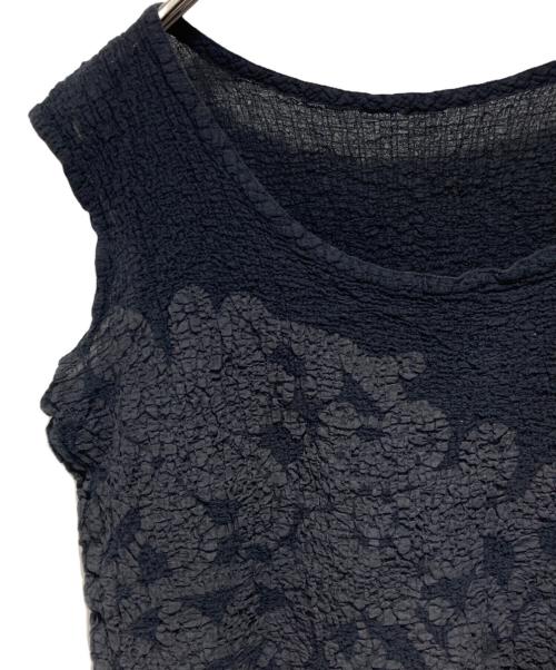 me ISSEY MIYAKE（ミーイッセイ ミヤケ）me ISSEY MIYAKE (ミーイッセイ ミヤケ) ノースリーブカットソー ブラック サイズ:-の古着・服飾アイテム