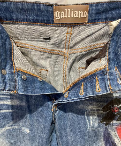 GALLIANO（ガリアーノ）GALLIANO (ガリアーノ) ニュースペーパープリントデニムパンツ インディゴ サイズ:33の古着・服飾アイテム