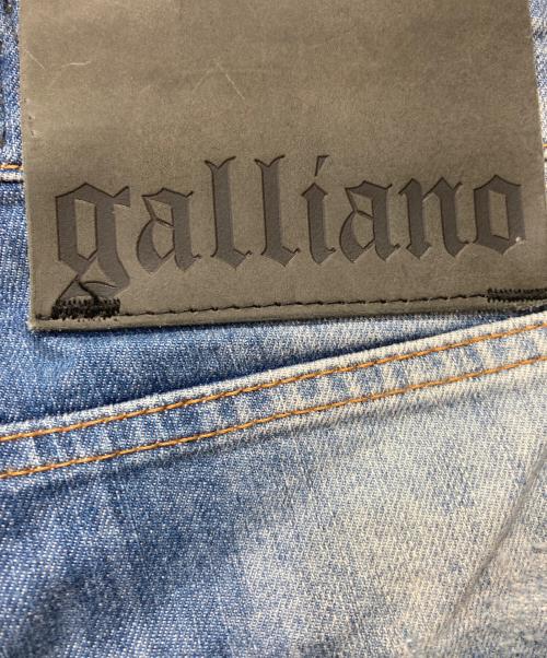 GALLIANO（ガリアーノ）GALLIANO (ガリアーノ) ニュースペーパープリントデニムパンツ インディゴ サイズ:33の古着・服飾アイテム