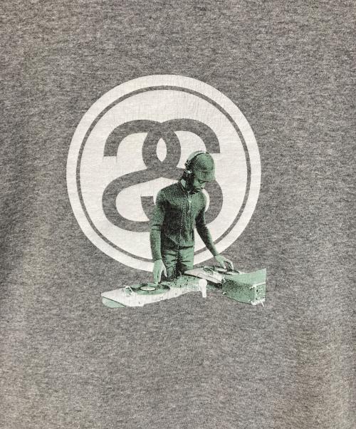 stussy（ステューシー）stussy (ステューシー) Grandmaster DJ/T-shirt グレー サイズ:Mediumの古着・服飾アイテム