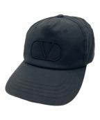 VALENTINOヴァレンティノ）の古着「Vロゴ シグネチャー ベースボールキャップ」｜ブラック