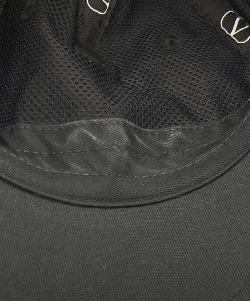 VALENTINO（ヴァレンティノ）VALENTINO (ヴァレンティノ) Vロゴ シグネチャー ベースボールキャップ ブラック サイズ:不明の古着・服飾アイテム