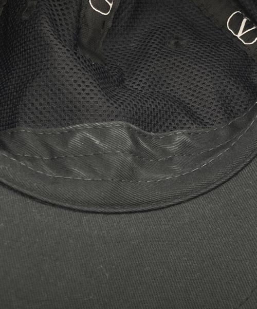 VALENTINO（ヴァレンティノ）VALENTINO (ヴァレンティノ) Vロゴ シグネチャー ベースボールキャップ ブラック サイズ:不明の古着・服飾アイテム