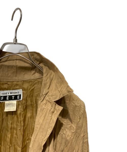 ISSEY MIYAKE FETE（イッセイミヤケフェット）ISSEY MIYAKE FETE (イッセイミヤケフェット) シャツ ベージュ サイズ:3の古着・服飾アイテム