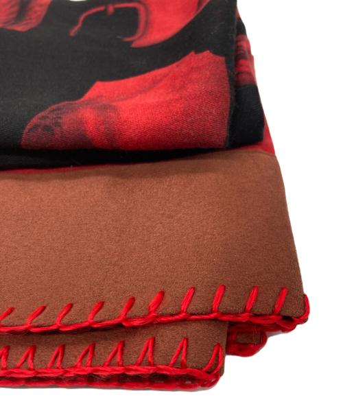 Vivienne Westwood（ヴィヴィアンウエストウッド）Vivienne Westwood (ヴィヴィアンウエストウッド) 大判プリントスカーフ レッドの古着・服飾アイテム
