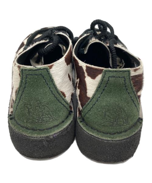 CLARKS（クラークス）CLARKS (クラークス) BRAIN DEAD (ブレインデッド) DESERT NOMAD - COW PRINT アイボリー×ブラウン サイズ: 26cmの古着・服飾アイテム