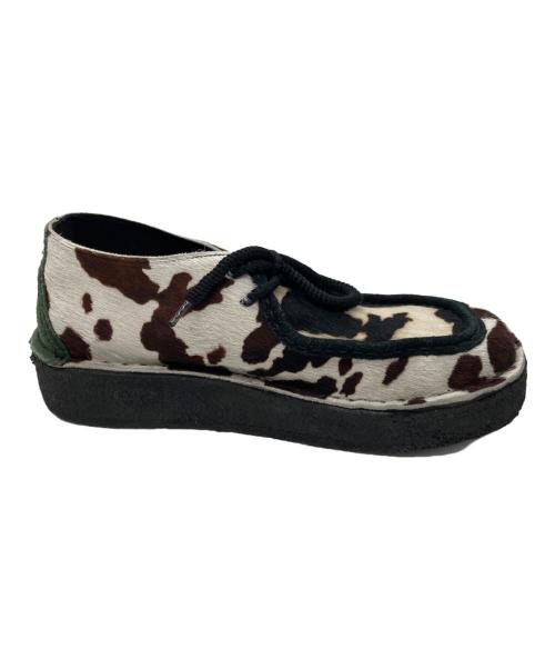 CLARKS（クラークス）CLARKS (クラークス) BRAIN DEAD (ブレインデッド) DESERT NOMAD - COW PRINT アイボリー×ブラウン サイズ: 26cmの古着・服飾アイテム