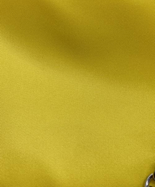 PRADA（プラダ）PRADA (プラダ) Re-Edition Re-Nylonトライアングルロゴプレートショルダーバッグ イエローの古着・服飾アイテム
