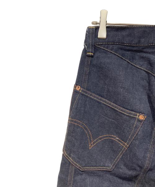 COMME des GARCONS JUNYA WATANABE MAN（コム デ ギャルソン ジュンヤ ワタナベ マン）COMME des GARCONS JUNYA WATANABE MAN (コム デ ギャルソン ジュンヤ ワタナベ マン) LEVI'S (リーバイス) 立体裁断デニムパンツ インディゴ サイズ:Sの古着・服飾アイテム