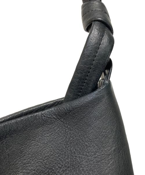 Mochi（モチ）Mochi (モチ) 鹿革 square shoulder bag ブラックの古着・服飾アイテム